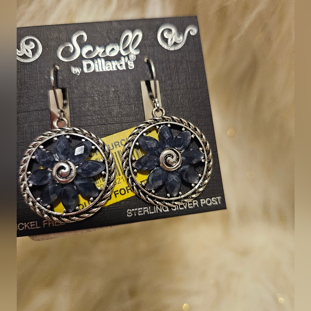 Scroll by Dillard's Earrings